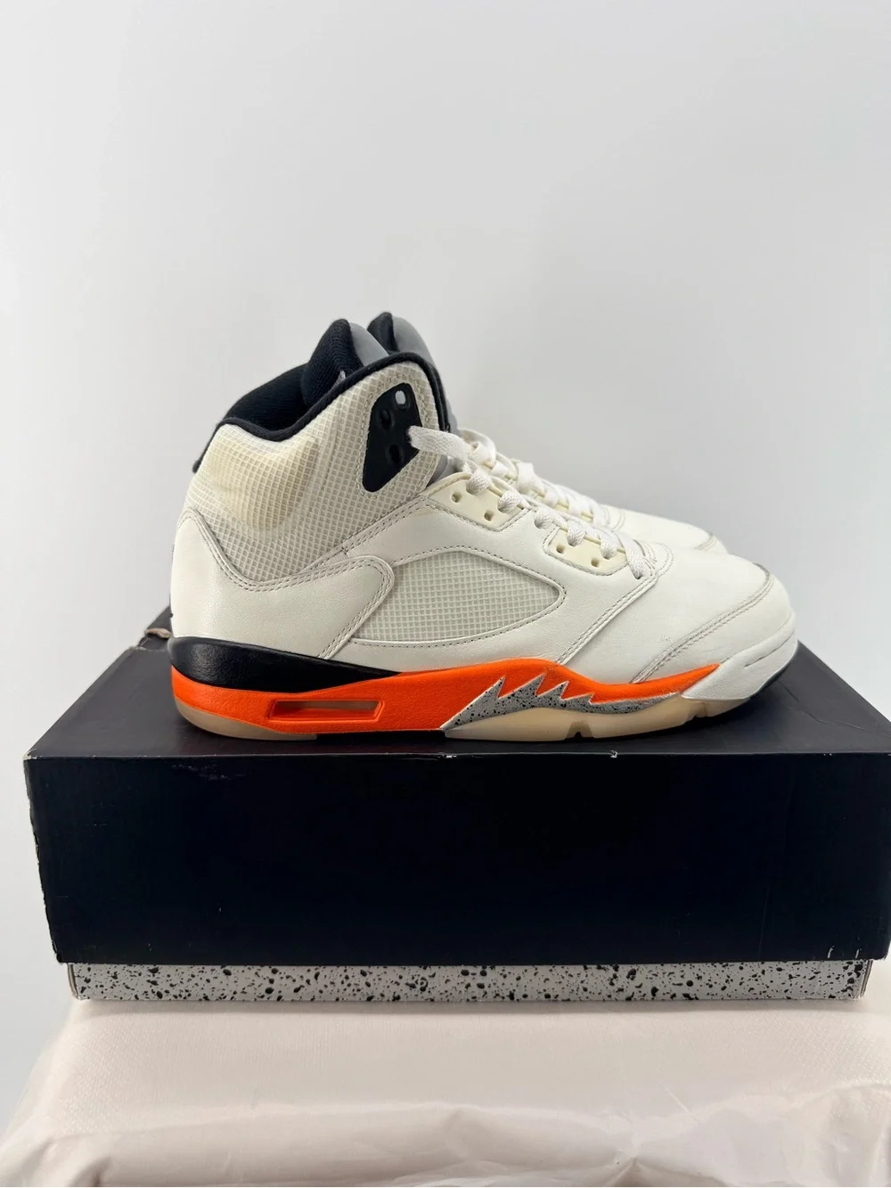 Jordan clean white